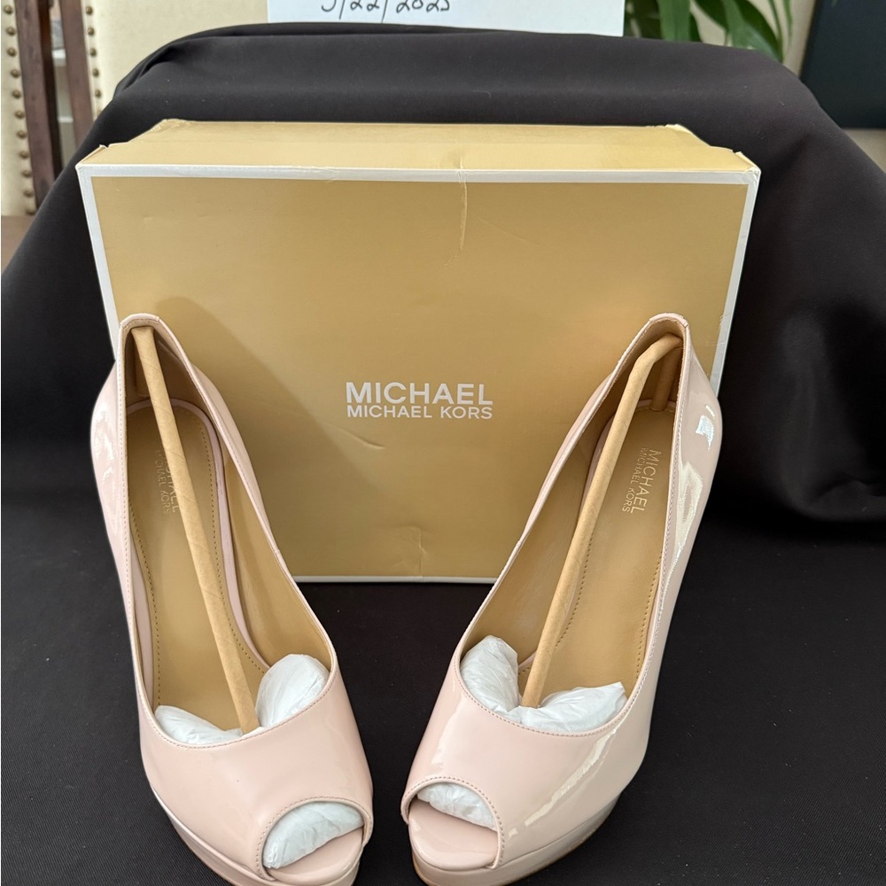 MICHAEL Michael Kors Pink Heels Elegant Design